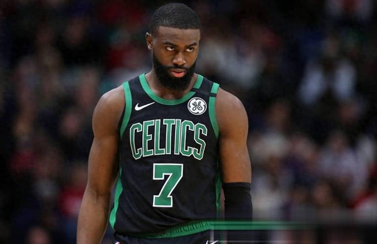 九游体育app-波士顿凯尔特人赛前外线爆发，志在德甲名次提升，压力陡增，轮换策略成焦点(凯尔特人对公牛布泽尔23分15板)