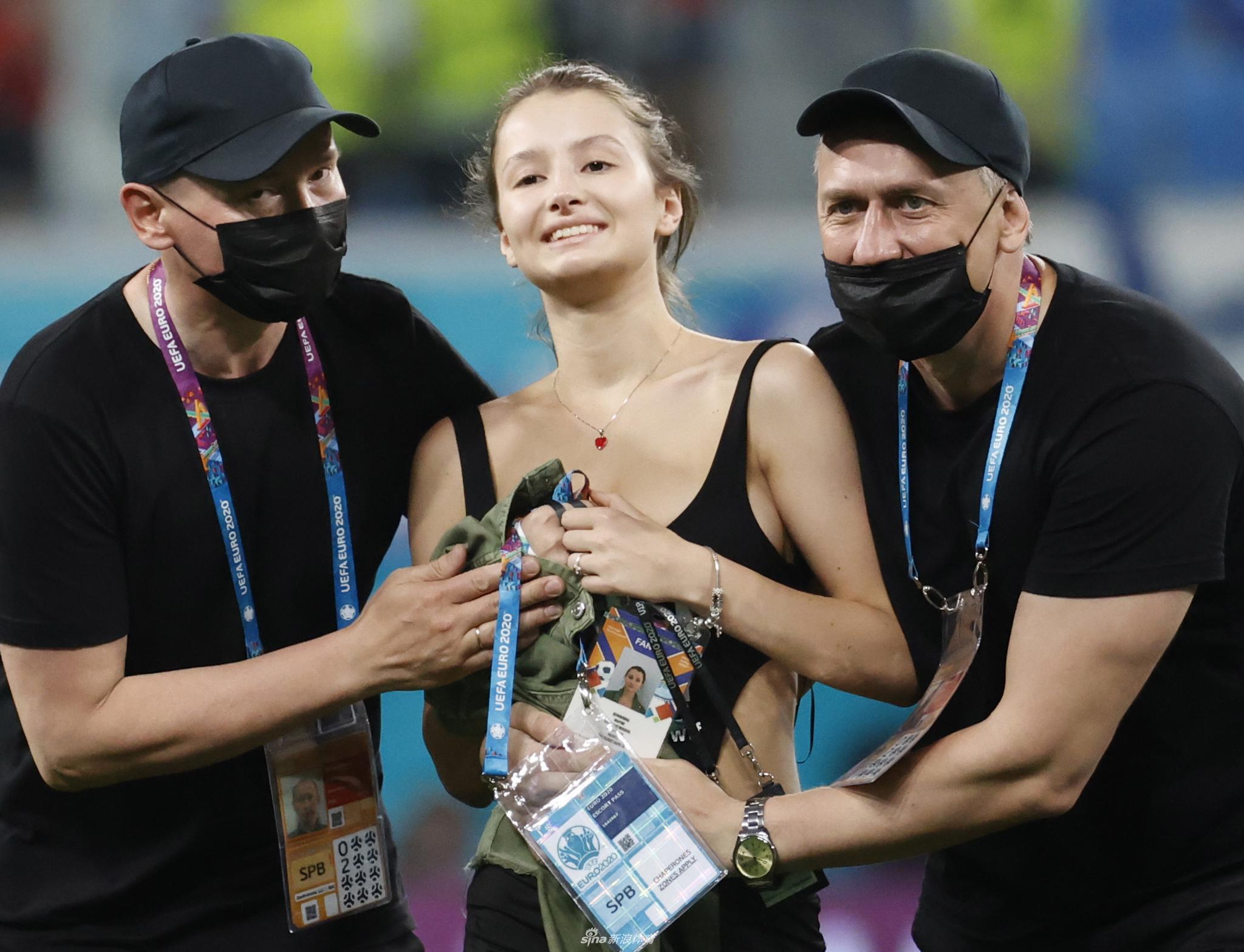 九游电脑版-莱比锡训练开放日，关键时刻门线救险引欢呼，欧联在即，医务组通报恢复的简单介绍